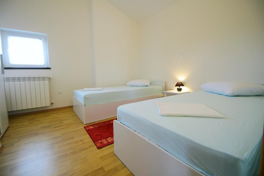Apartments Rajic بوريتش الغرفة الصورة
